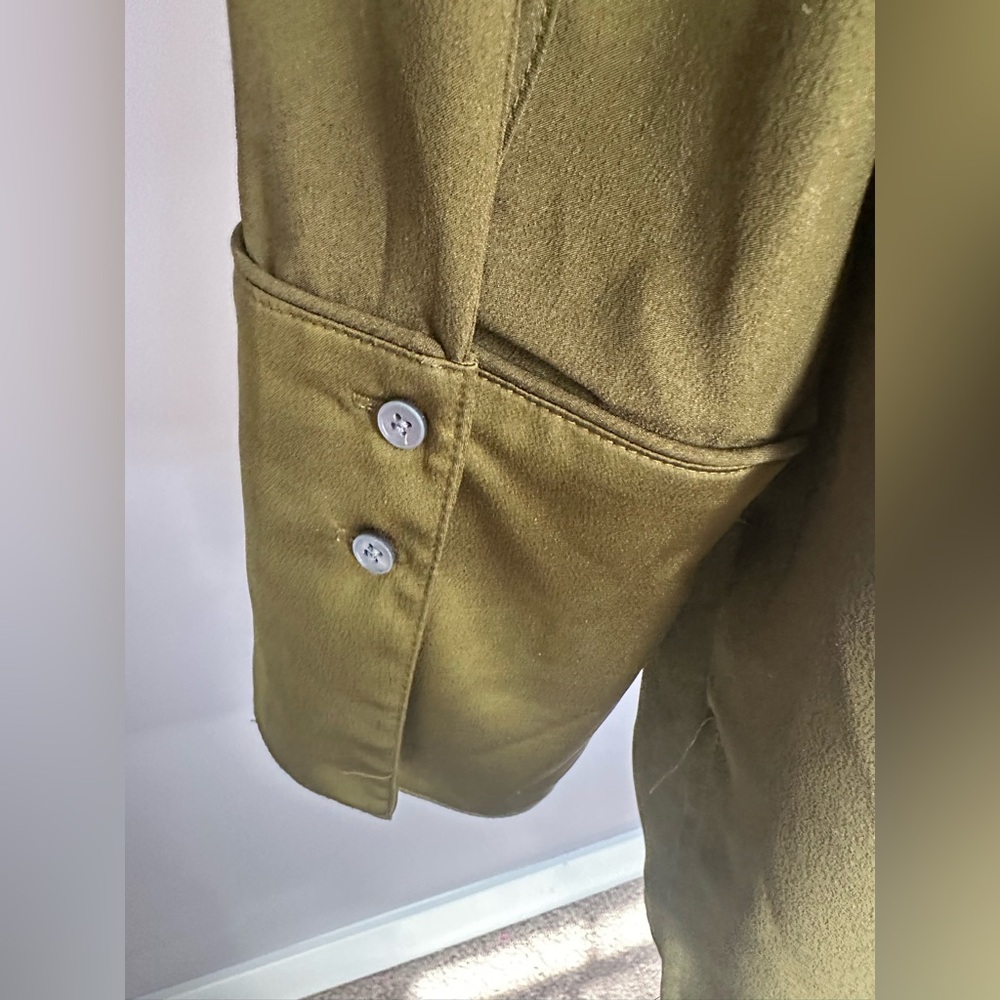 J. CREW size 3X, olive green, long sleeved, V-neck blouse. - Picture 5 of 7